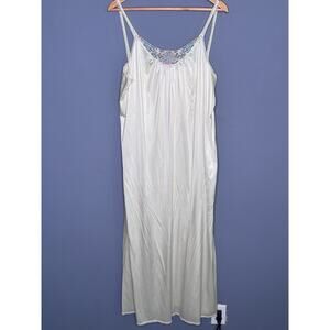 Vanity Fair Women's Nightgown White Sleeveless Size: Small